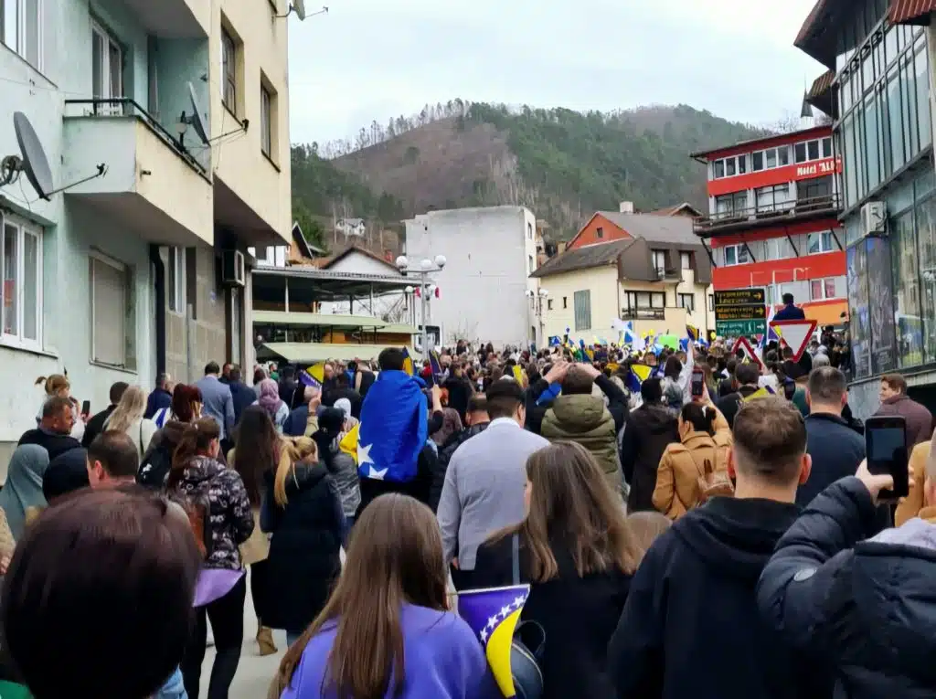 Učenici završnih razreda s područja općine Travnik posjetili Potočare i Srebrenicu