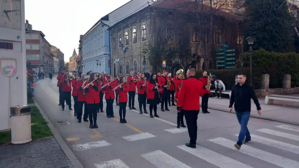 Travnik: Veliki svečani defile na Centralnom gradskom trgu (FOTO)