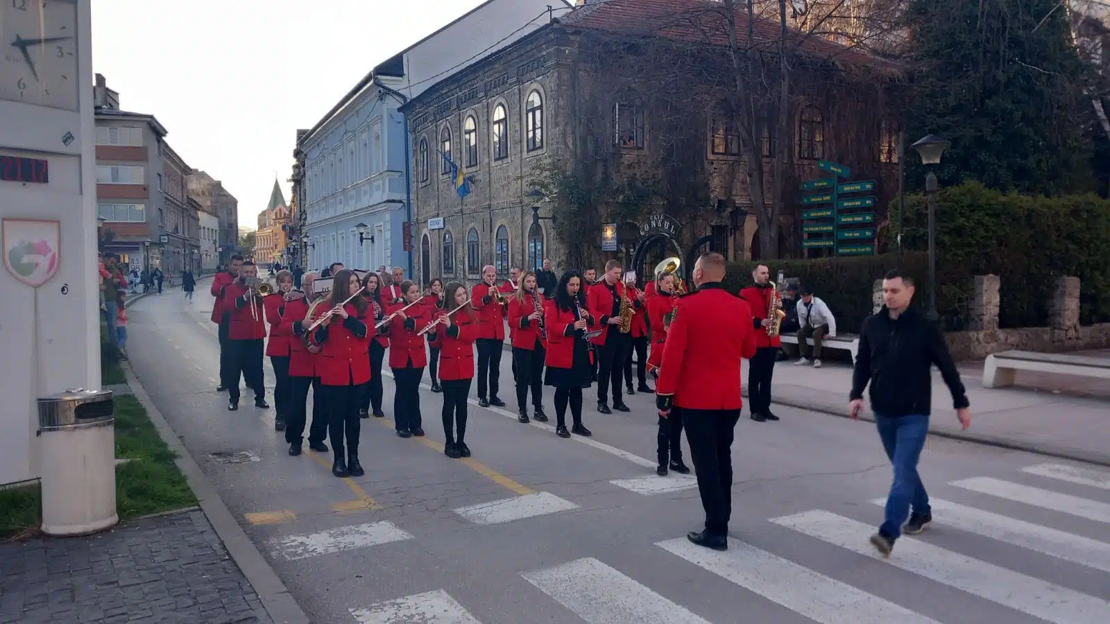 Travnik: Veliki svečani defile na Centralnom gradskom trgu (FOTO)