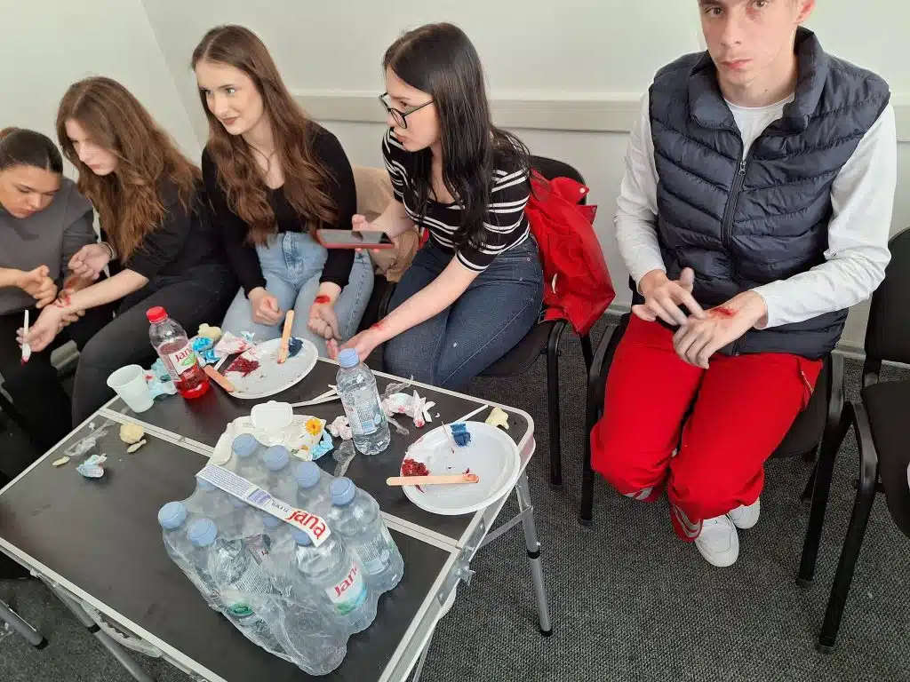 Crveni križ SBK/ Održana kantonalna radionica za šminkere u oblasti prve pomoći