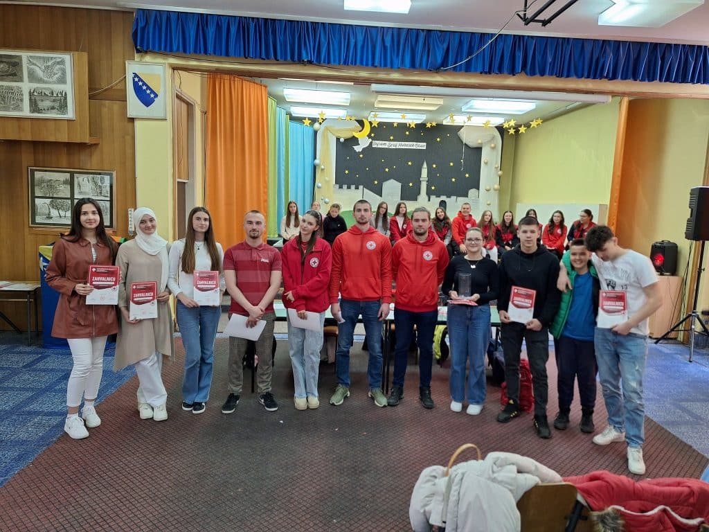 Crveni križ Travnik: Takmičenje učenika u pružanju prve pomoći (FOTO)