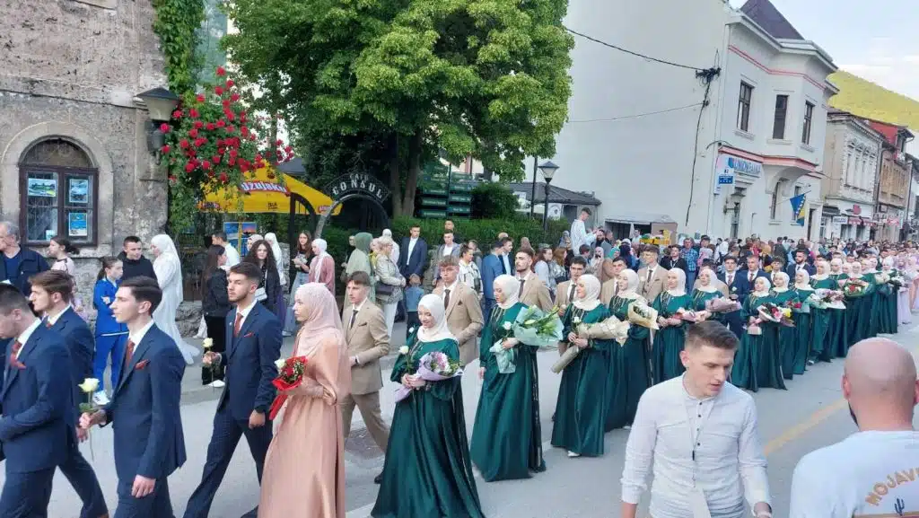 U subotu prvi maturantski defile u Travniku
