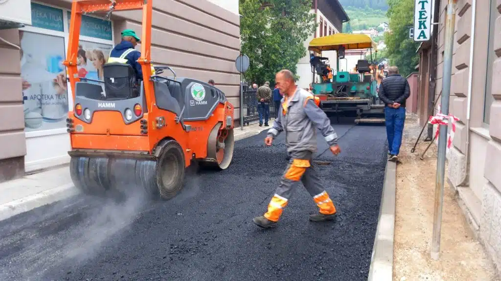 Završetak radova u ulici Čabruša u Travniku: U toku asfaltiranje (FOTO)