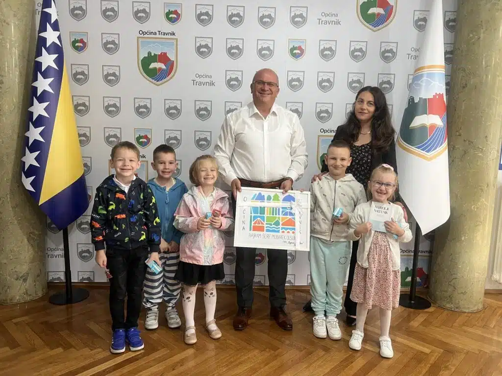 Mališani iz vrtića Snježna Pahuljica posjetili načelnika Kenana Dautovića