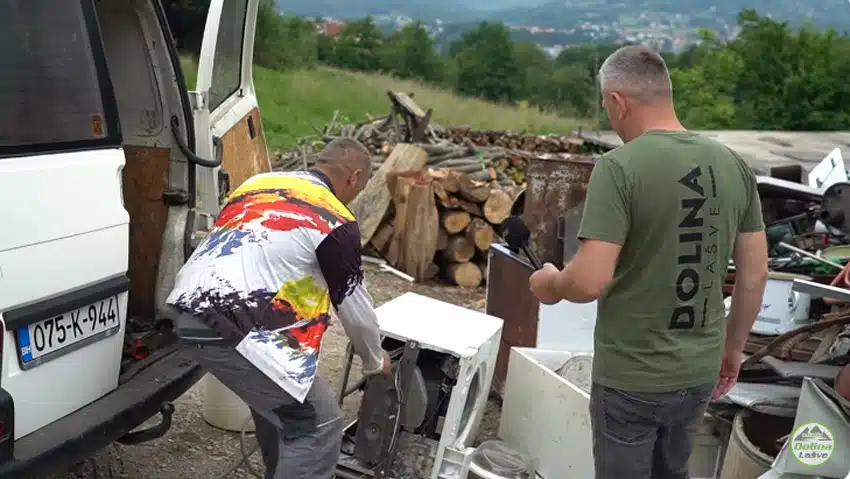 Evo kako izgleda jedan dan u romskom naselju Sofa kod Viteza (VIDEO)