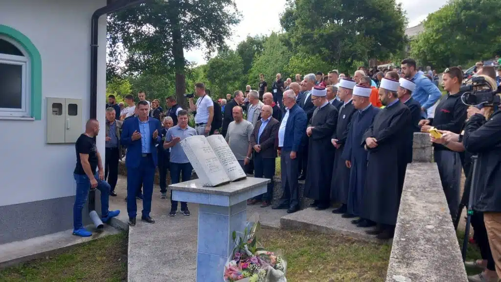 Održana manifestacija podsjećanja na stradanje Bošnjaka na području travničke općine /Najavljena izgradnja velikog spomen obilježja