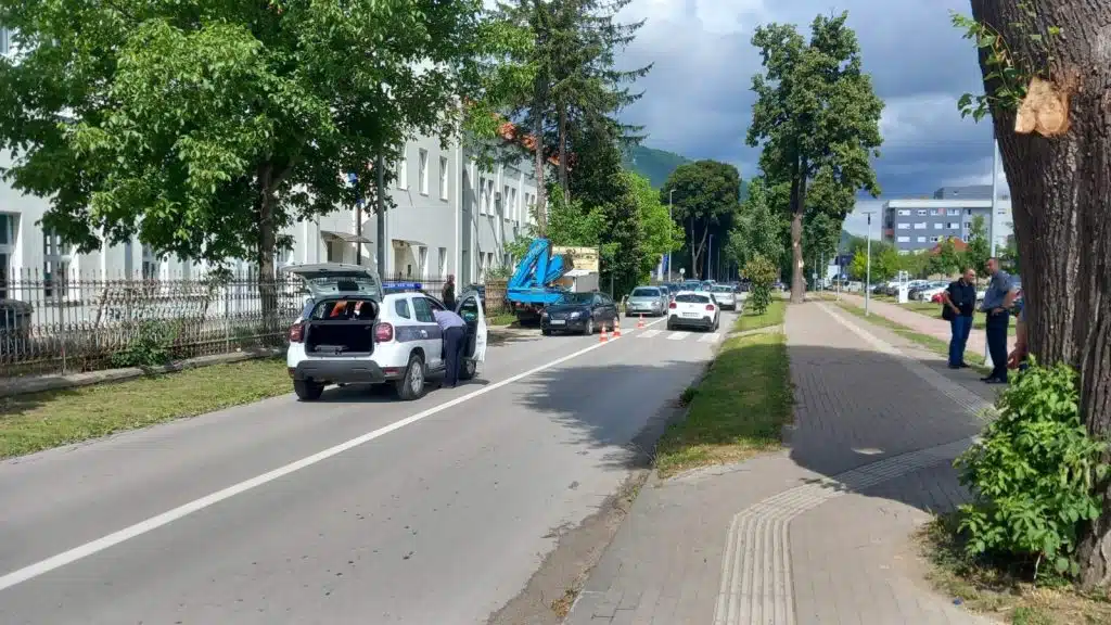 Saobraćajna nesreća kod zgrade MUP-a SBK (FOTO)