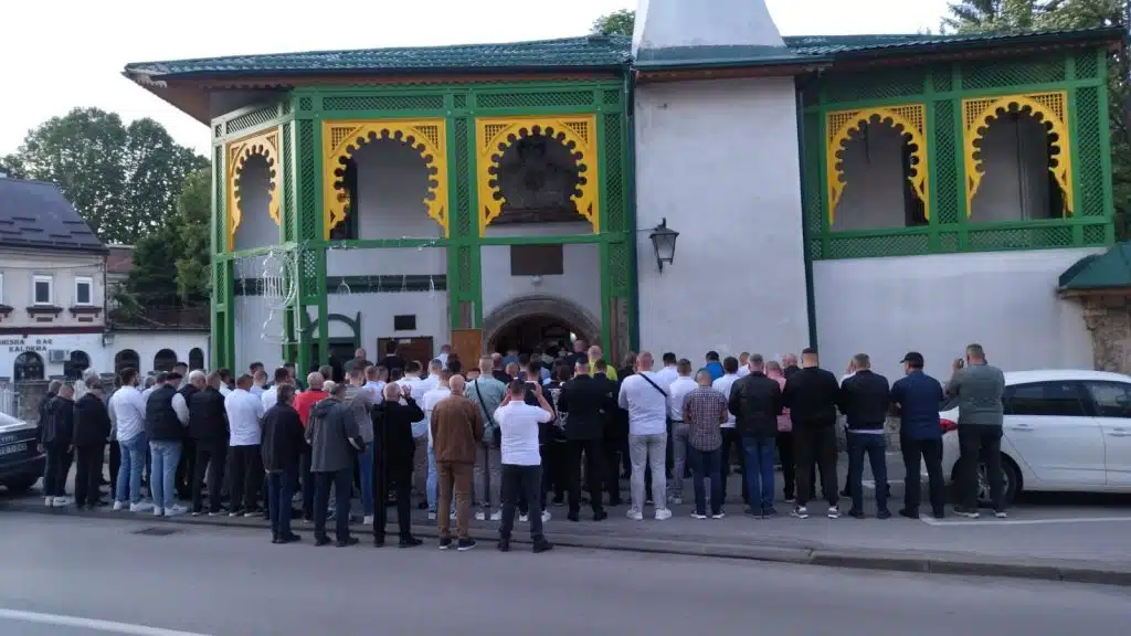 Bajram u Travniku: Tradicija, Molitva i Zajedništvo (FOTO)