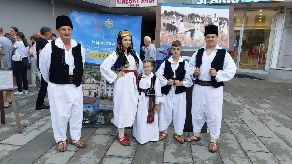 U Travniku održana manifestacija “Rapsodija ljetnih okusa iz Guče Gore” (FOTO)