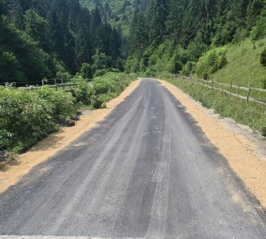 Uspješno završeno saniranje i asfaltiranje više dionica puteva na području MZ Karaula