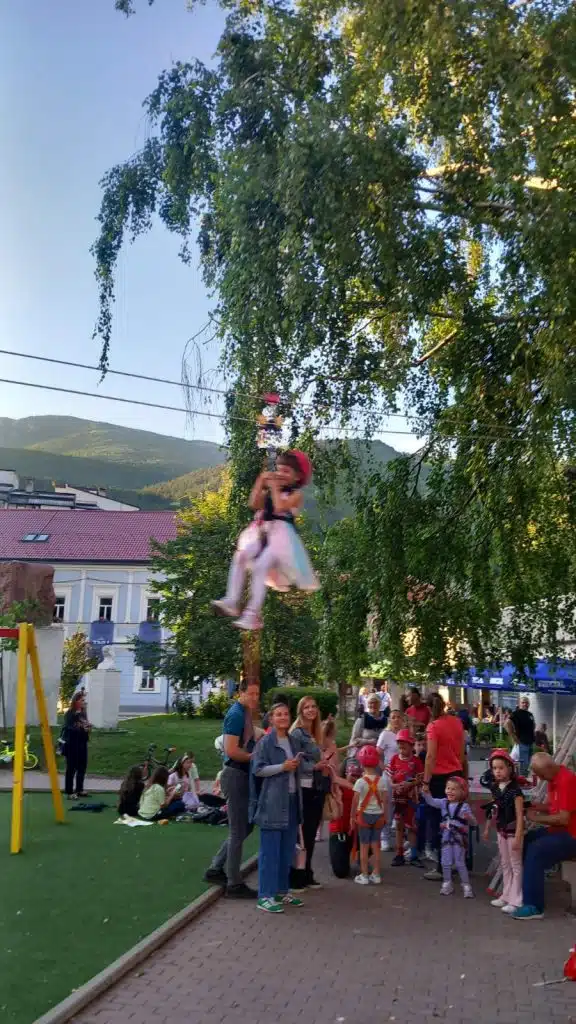 travnik u pokretu: zipline, biciklizam i karate za svečano veče (foto)