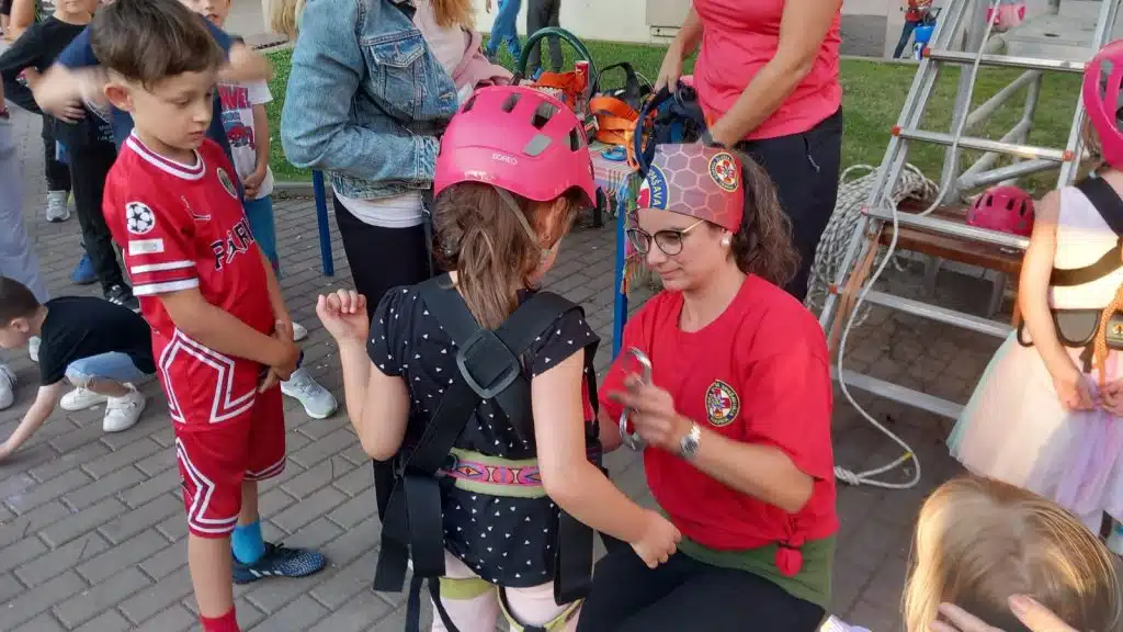 travnik u pokretu: zipline, biciklizam i karate za svečano veče (foto)
