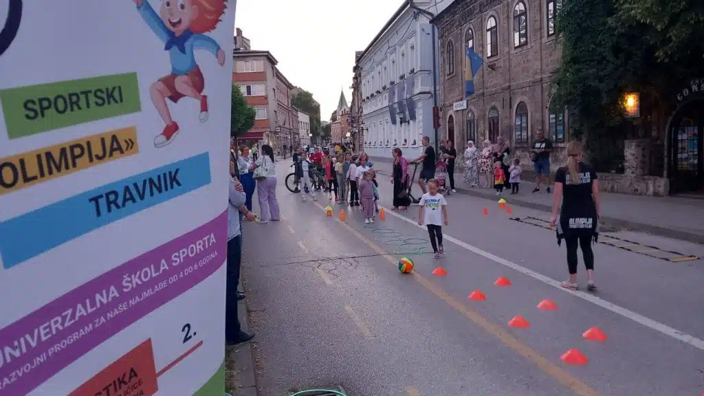 travnik u pokretu: zipline, biciklizam i karate za svečano veče (foto)