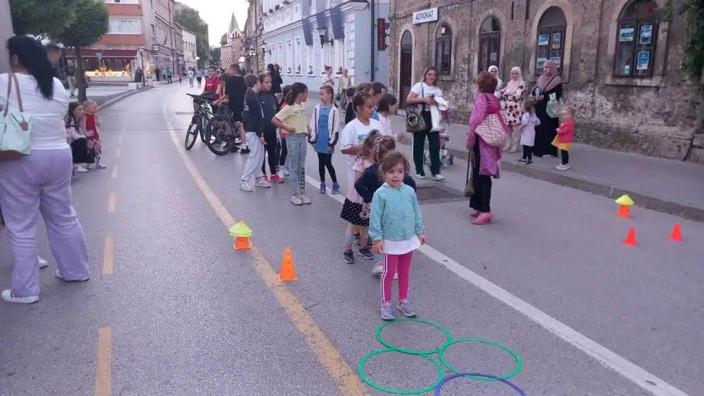 travnik u pokretu: zipline, biciklizam i karate za svečano veče (foto)