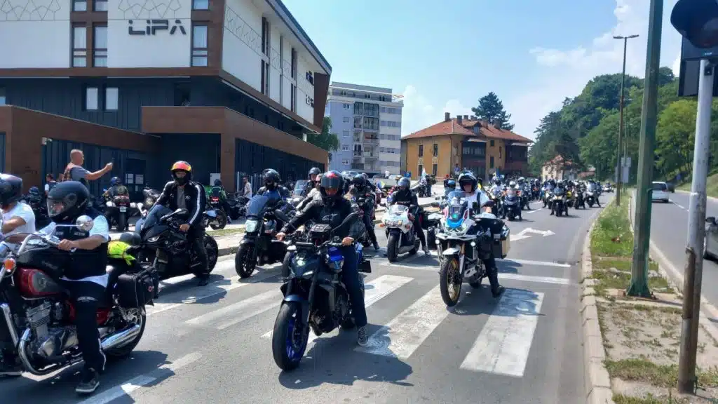 Motoristi 13. Moto maratona Srebrenica 2024 posjetili Travnik (FOTO/VIDEO)