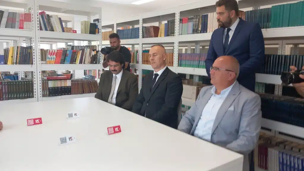 svečano otvorena biblioteka u mješovitoj srednjoj školi travnik (foto)