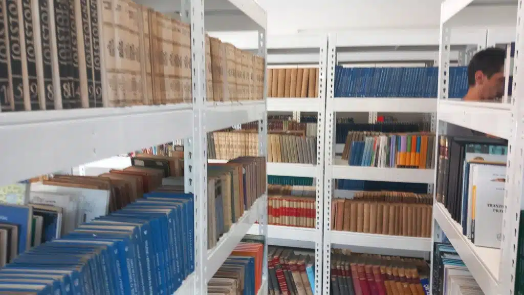 svečano otvorena biblioteka u mješovitoj srednjoj školi travnik (foto)