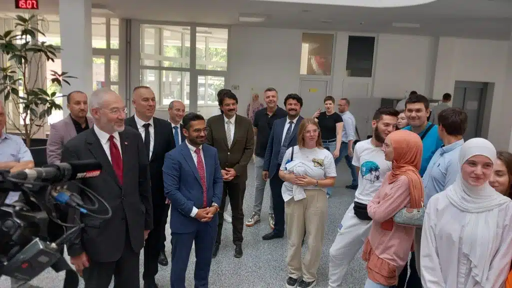 svečano otvorena biblioteka u mješovitoj srednjoj školi travnik (foto)