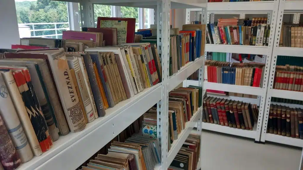 svečano otvorena biblioteka u mješovitoj srednjoj školi travnik (foto)