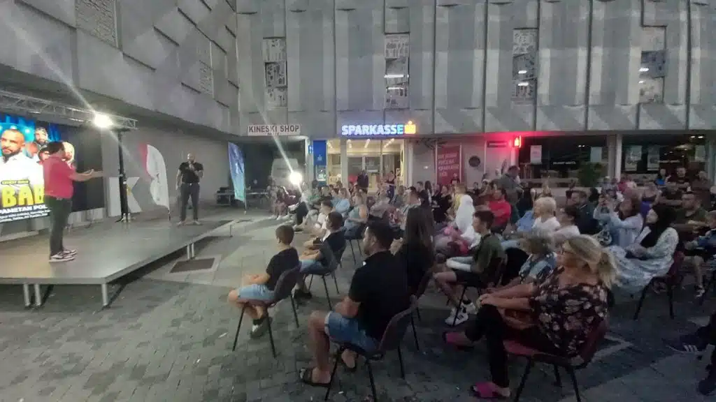 Travnički kulturni program: Predstava “Kad bi bio pametan poludio bi” (FOTO)