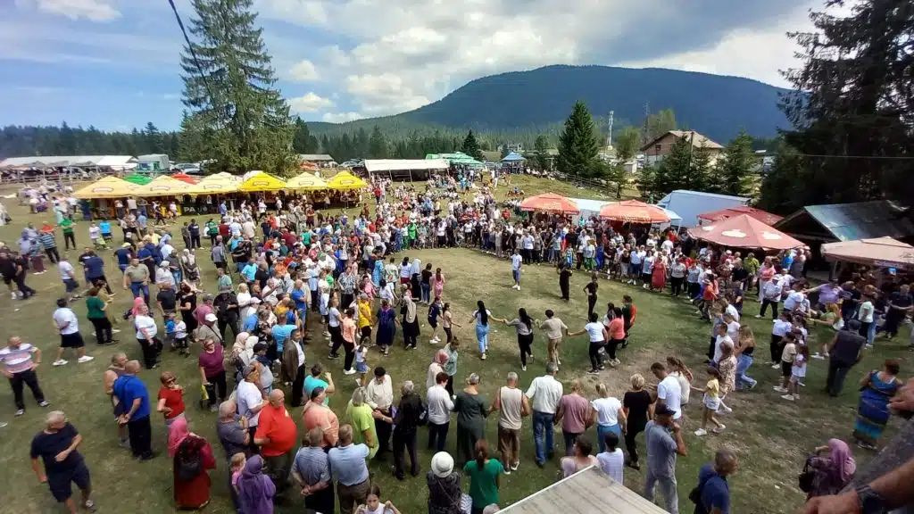 Sajam travničkog sira i stočarstva privukao brojne posjetitelje na Vlašić (FOTO)