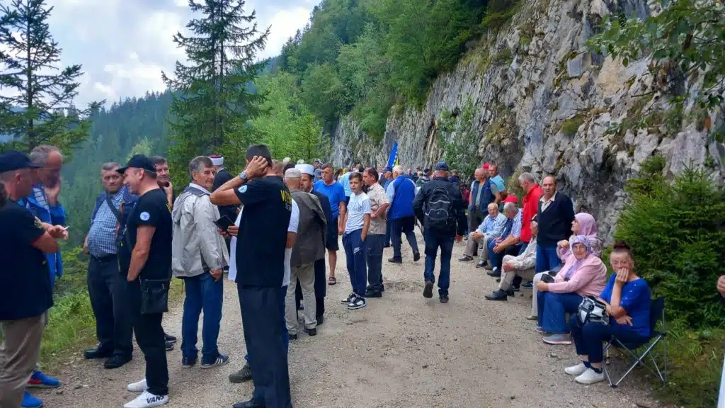 Obilježavanje godišnjice masakra na Korićanskim stijenama (FOTO) obilježavanje godišnjice masakra na korićanskim stijenama (foto)
