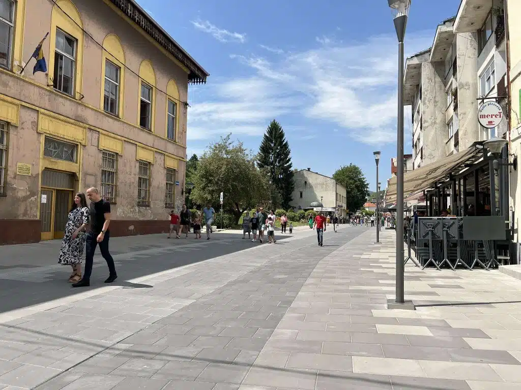 Važno obavještenje vlasnicima ugostiteljskih objekata u Bosanskoj ulici: Od večeras započinje pranje ulice