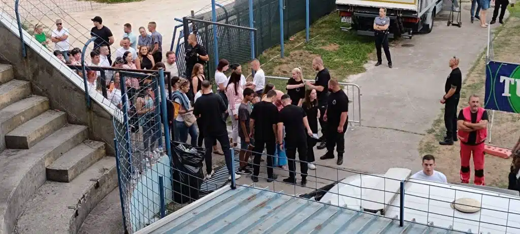 sve je spremno na travničkoj piroti za večerašnju vrhunsku zabavu (foto)