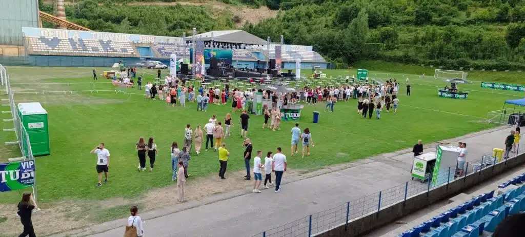sve je spremno na travničkoj piroti za večerašnju vrhunsku zabavu (foto)