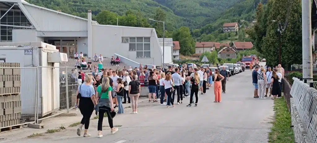 sve je spremno na travničkoj piroti za večerašnju vrhunsku zabavu (foto)