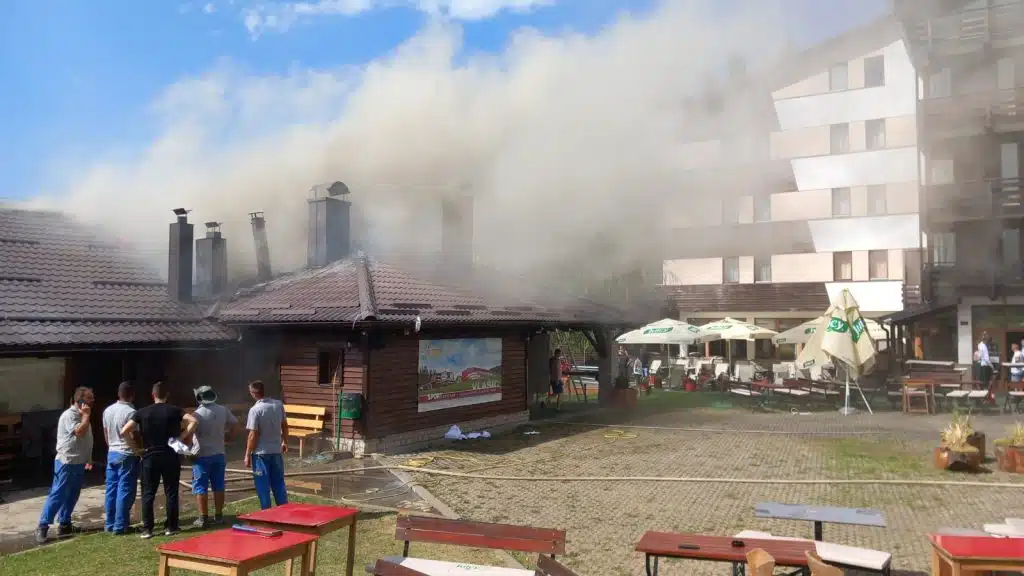 Vlašić: Izbio požar u pratećem objektu Hotela Sunce (FOTO/VIDEO)