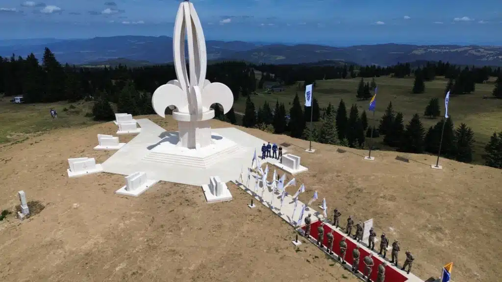 Pogledajte kako iz zraka izgleda spomenik “General Mehmed Alagić” na Ljutoj Gredi (FOTO + VIDEO)