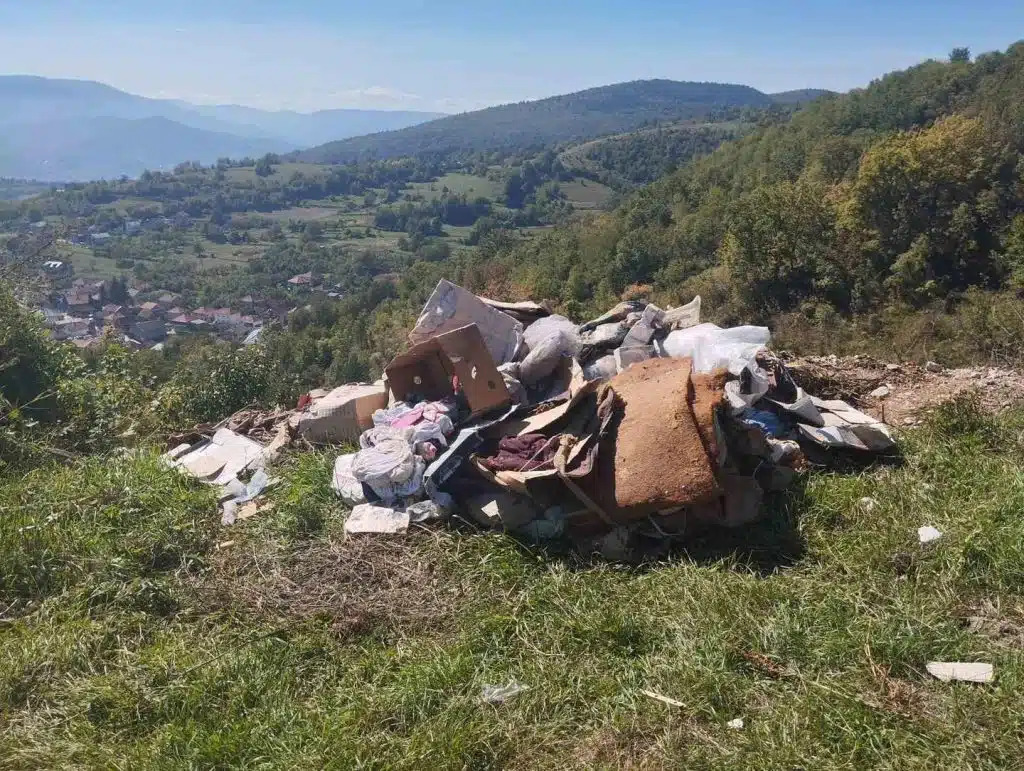 Divlje deponije otkrivene u Radonjićima i kod katoličkog groblja u Gostunju