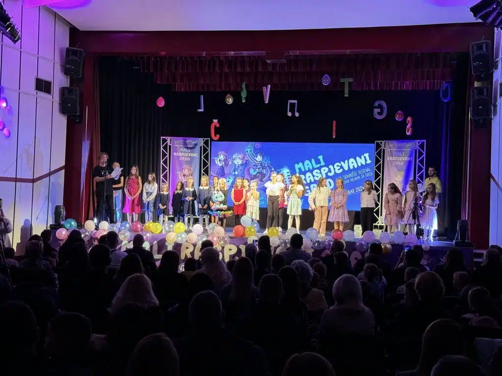 Završen prvi festival autorskih pjesama za djecu “Mali raspjevani grad” Travnik