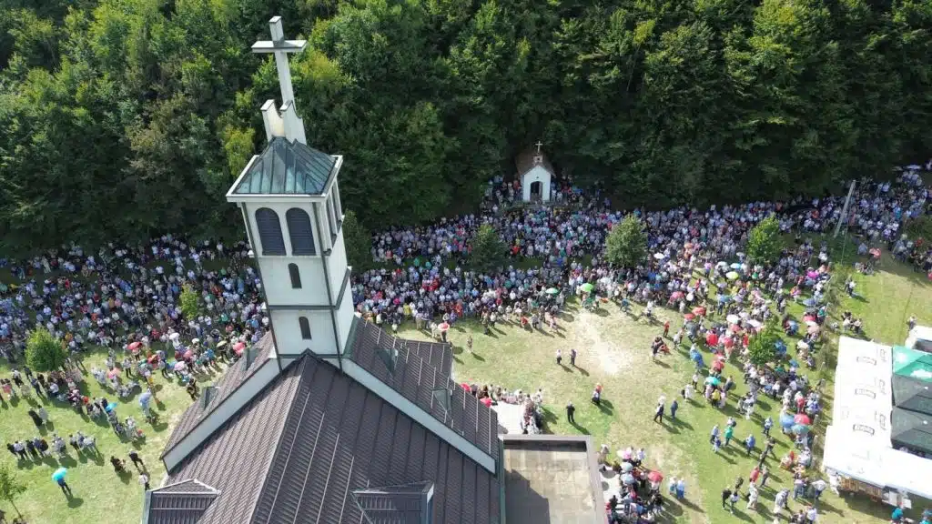 Danas se slavi Mala Gospa, proslava na Gospinom vrilu kraj Travnika (FOTO/VIDEO) danas se slavi mala gospa, proslava na gospinom vrilu kraj travnika (foto/video)