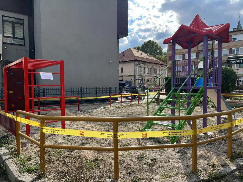 Postavljanje novog urbanog mobilijara u Travniku