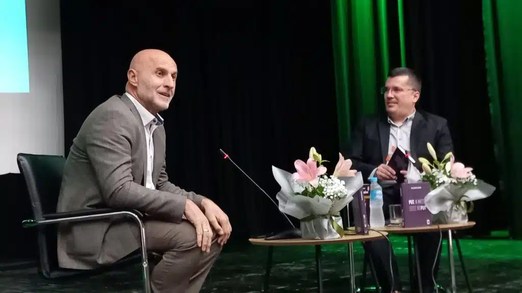 Održana promocija knjige hafiza Sulejmana Bugarija ”Put, a ne usput” u Travniku (FOTO)