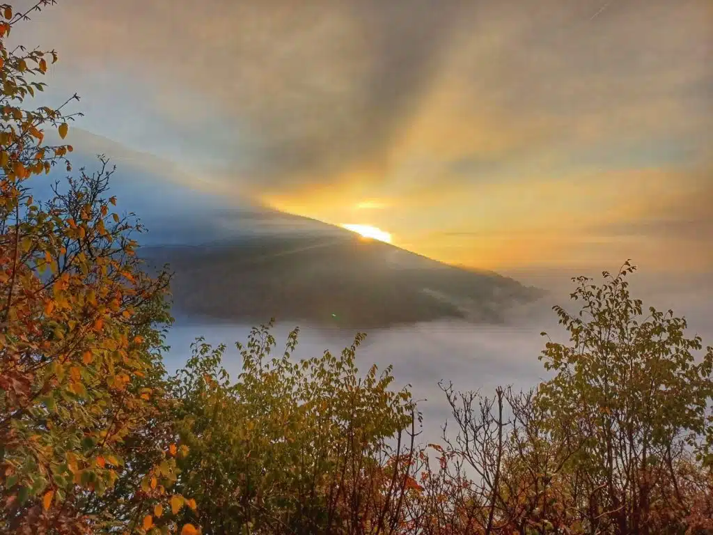 Lašvanska dolina pod velom magle: Priroda u čaroliji (FOTO/VIDEO)