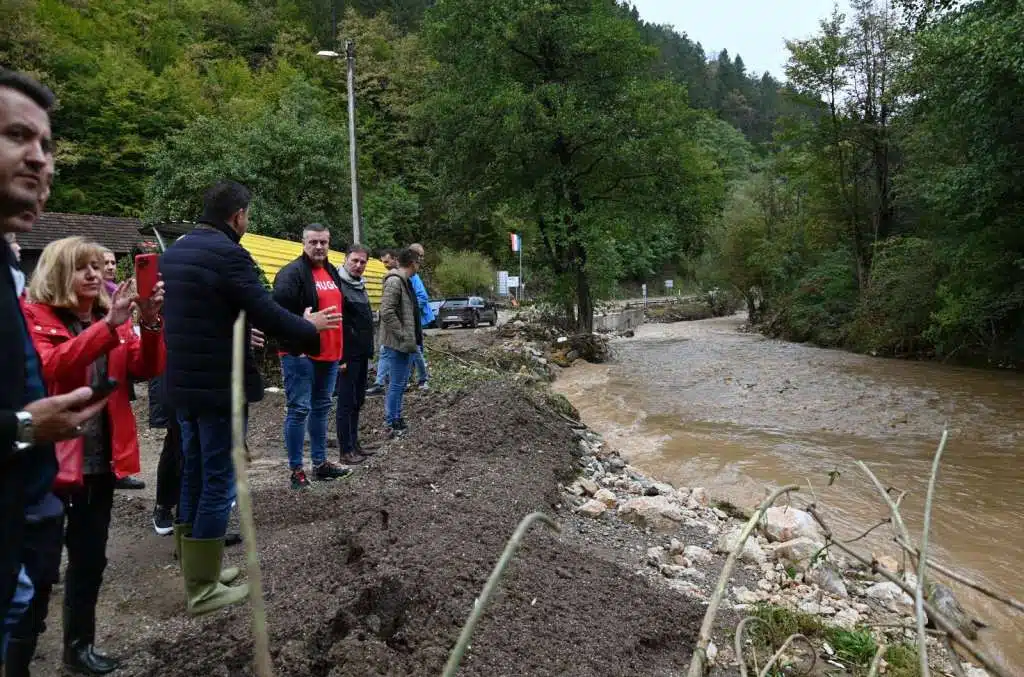 Članovi Vlade FBiH sa predsjednicom FBiH na ugroženim područjima u Srednjobosanskom kantonu