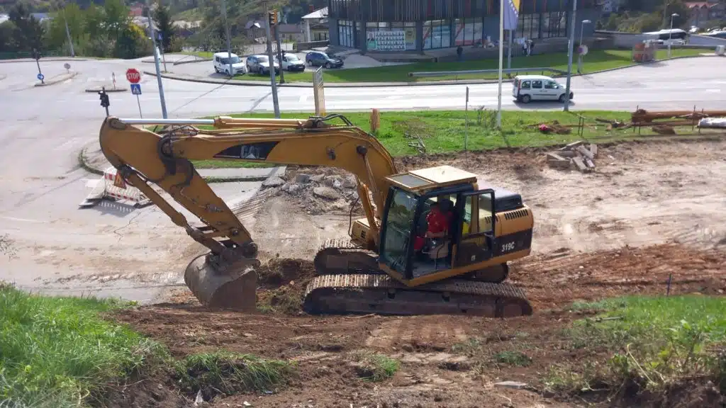 Počeli radovi na izgradnji kružnog toka na Kalibunaru (FOTO) počeli radovi na izgradnji kružnog toka na kalibunaru (foto)