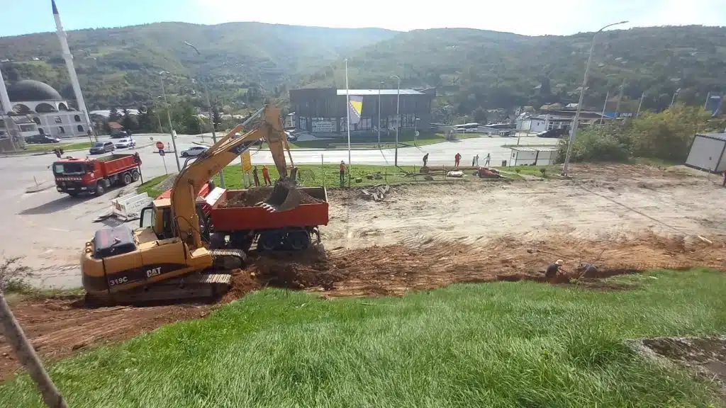 Počeli radovi na izgradnji kružnog toka na Kalibunaru (FOTO) počeli radovi na izgradnji kružnog toka na kalibunaru (foto)