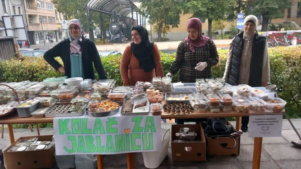 Travnik u znaku humanosti: U toku je kolačijada za stradale u poplavama (FOTO)