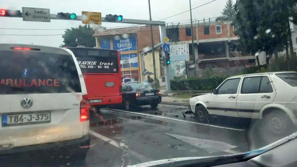 (FOTO) Saobraćajna nesreća na ulazu u Travnik