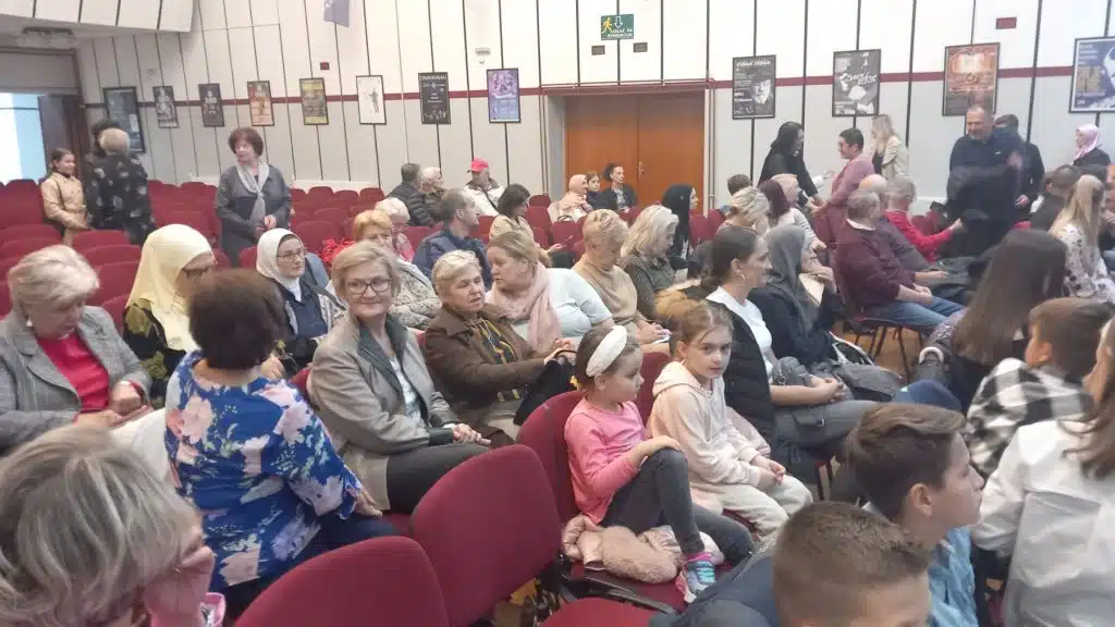 Sinoć predstavljena knjiga „Šareni snovi“ autorice Rabije Mameledžija (FOTO)
