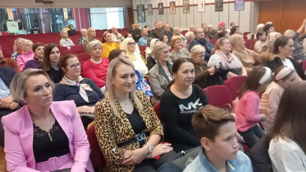 Sinoć predstavljena knjiga „Šareni snovi“ autorice Rabije Mameledžija (FOTO)