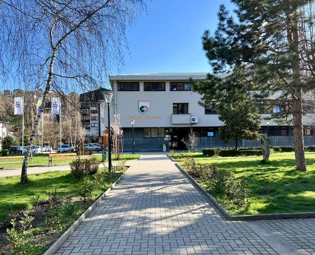 Javni konkurs/Podaja devastirane stambene jedinice u vlasništvu Općine Travnik putem licitacije