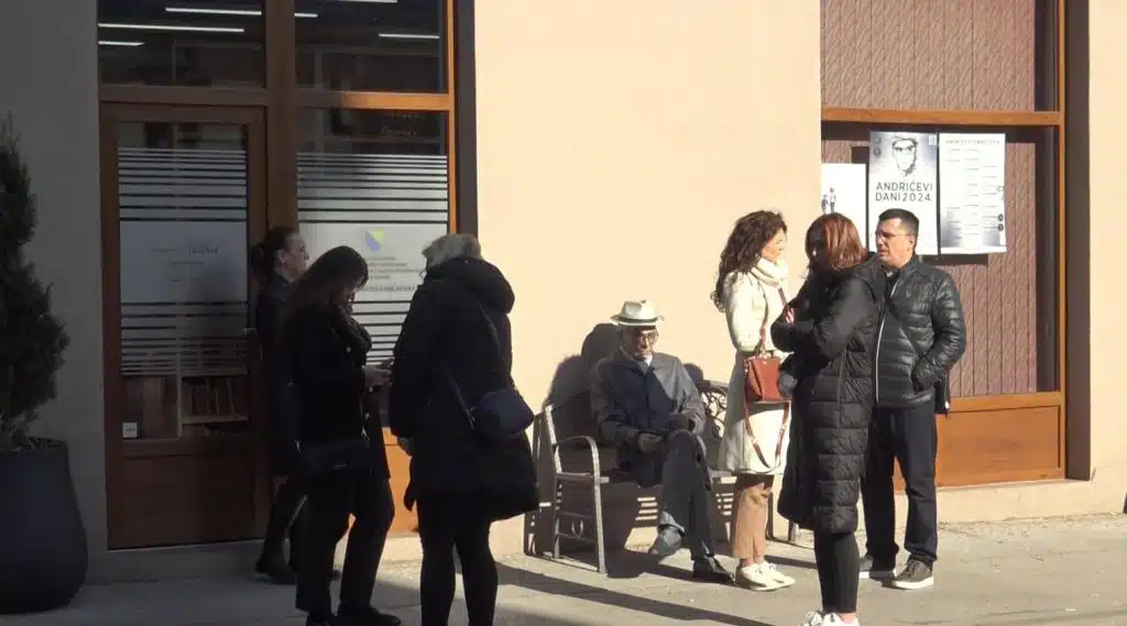 Uposlenici Gradske biblioteke Travnik pružili podršku Nacionalnoj i univerzitetskoj biblioteci BiH (VIDEO)