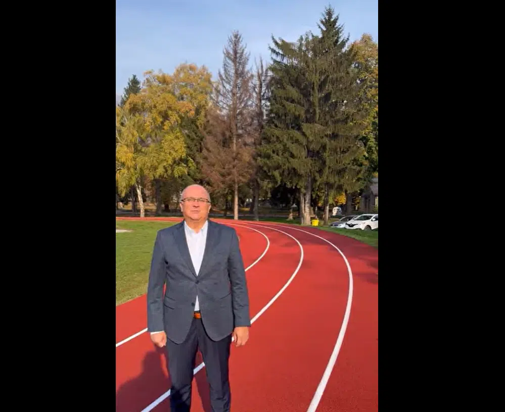 (VIDEO) Završena tartan staza u Kasarni Travnik, uskoro nastavak radova na sportskim terenima