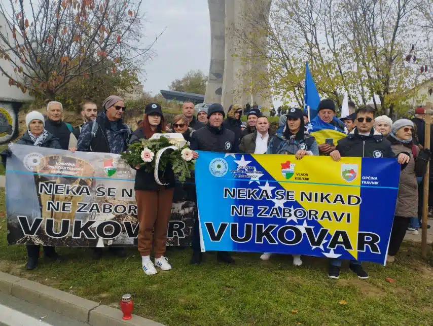 Udruženje Prijatelji Travnika za Srebrenicu posjetilo Vukovar (FOTO)