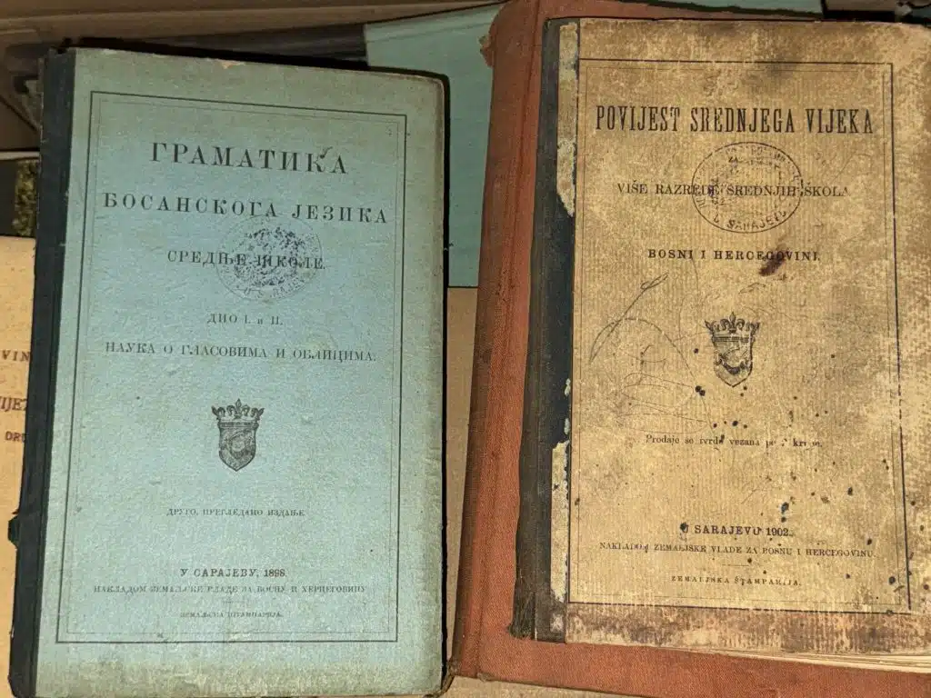 Gradska biblioteka Travnik primila vrijedan poklon knjiga iz specijalne biblioteke Jeni džamije